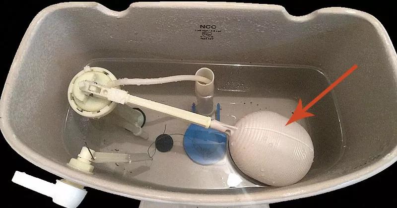 马桶水量小只能冲一次,马桶小冲水键按下去一箱水没了