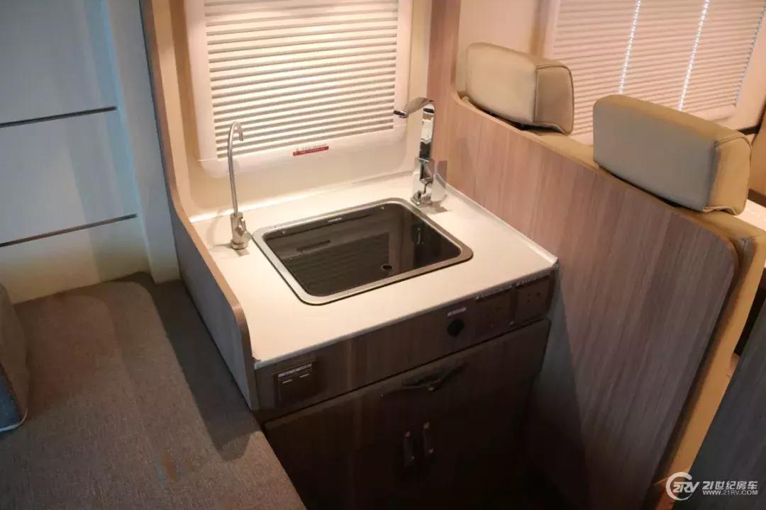 能过限高杆的房车,能过限高的进口房车