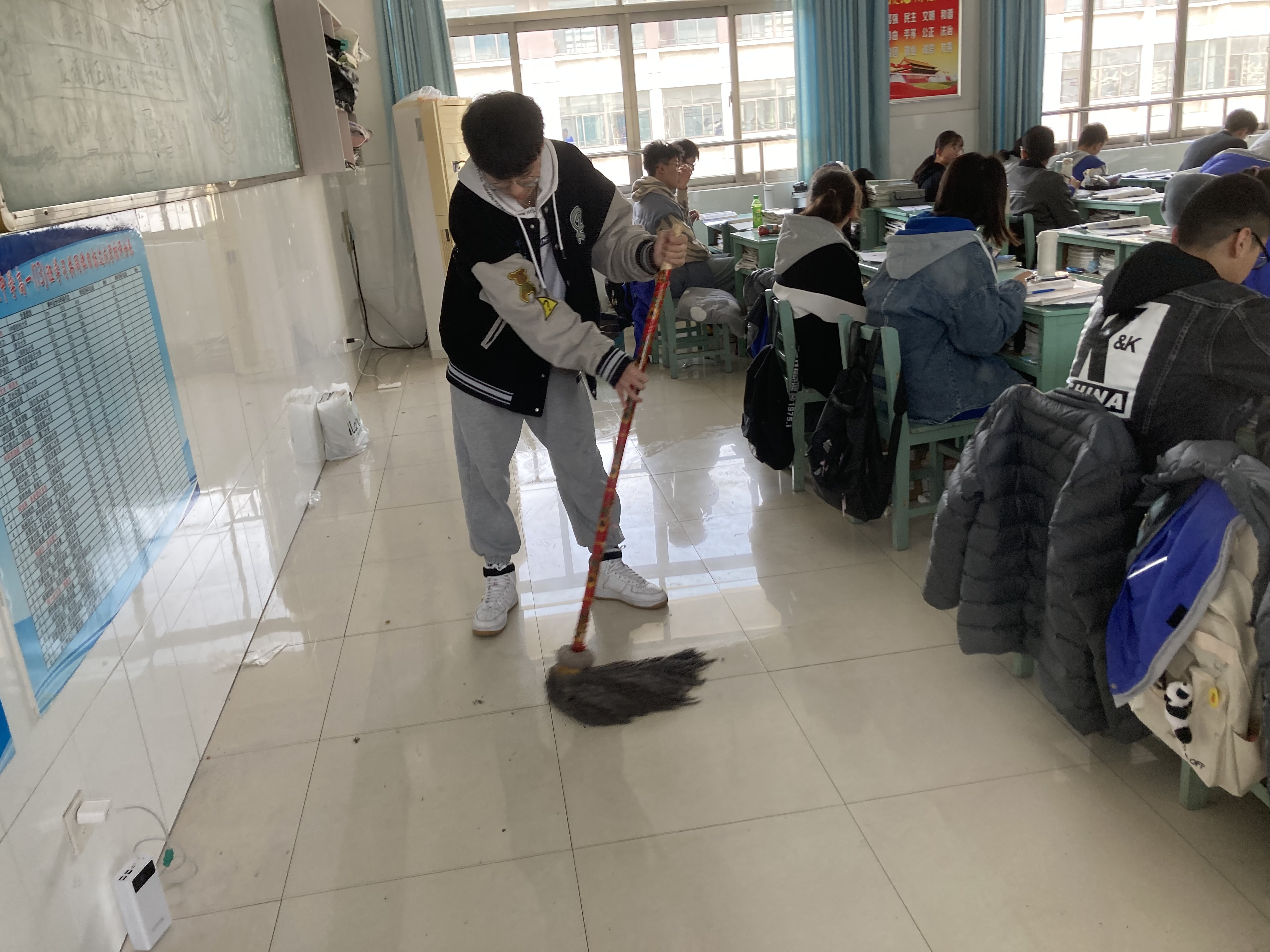 No.215,03-21课表安排头尾自习周日下午调座休息