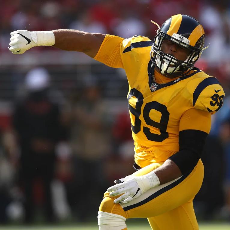 世界足球排名前十球星c罗,世界足坛身材最高的人