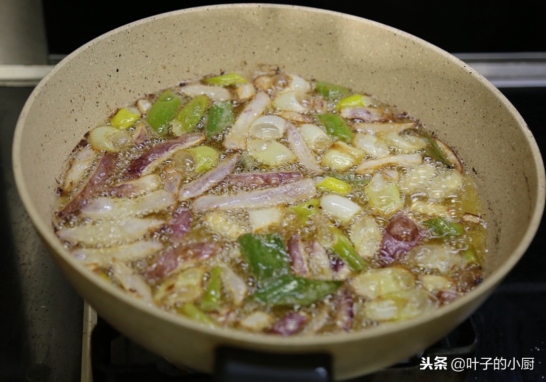 炸酱酱料的做法,炸酱葱家常做法