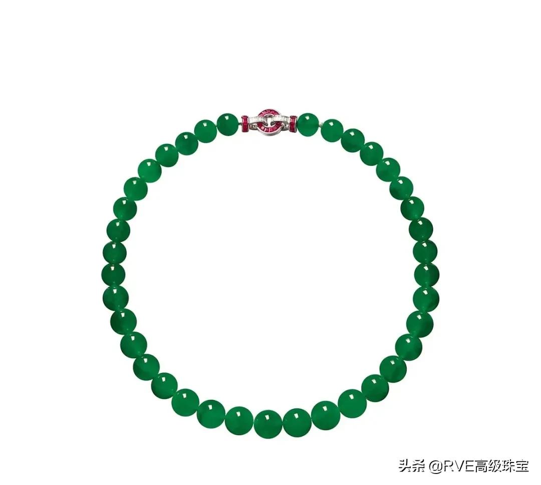 东陵玉和翡翠的区别是什么,翡翠与玉的区别是什么