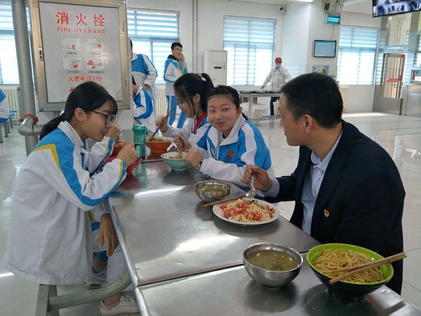 2021年郑州小升初择校必看的15所热门民办初中食宿情况集合