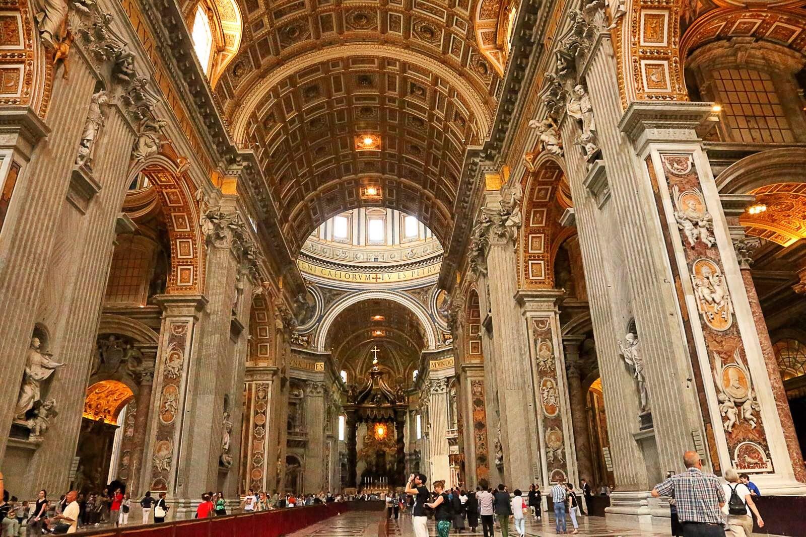 保持意大利的社交距离,采访路人意大利