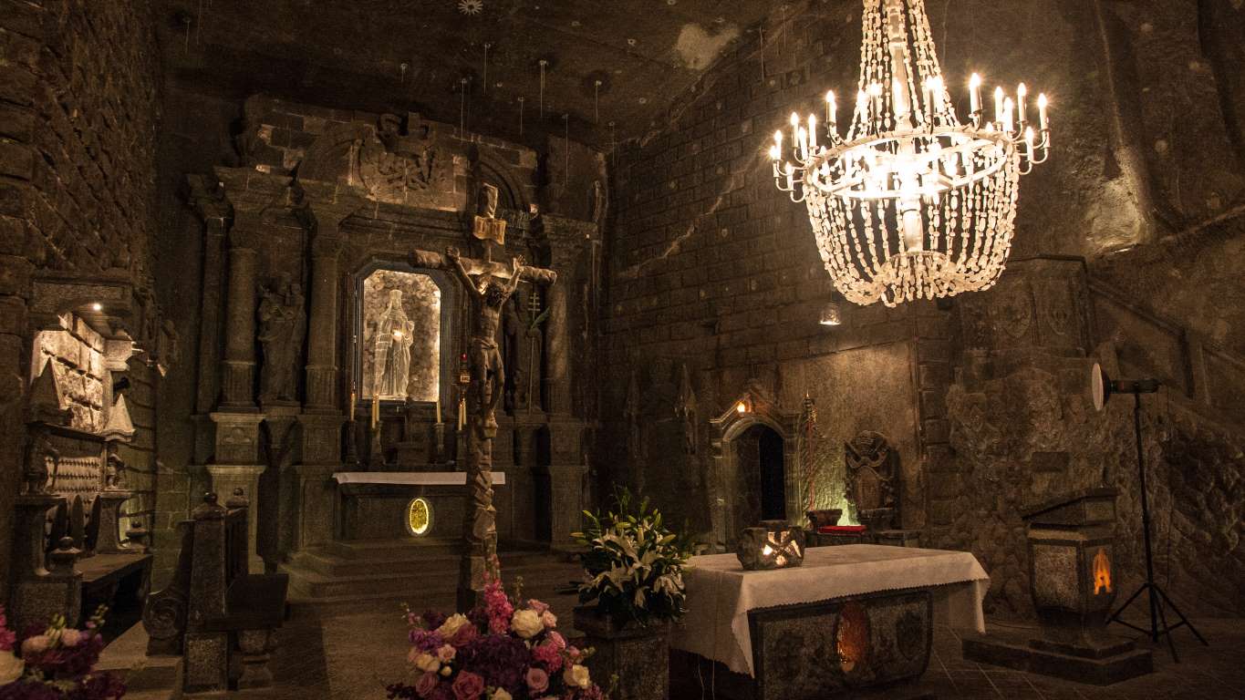 世界最神秘的十大旅游景点 (几大美妙神奇旅游胜地你值得拥有)