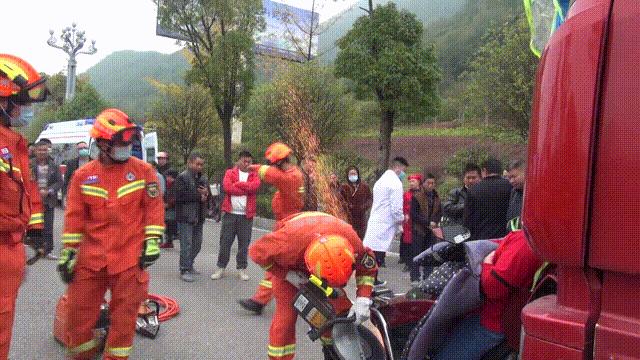 石头撞鸡蛋示意图,石头砸车车撞人后续