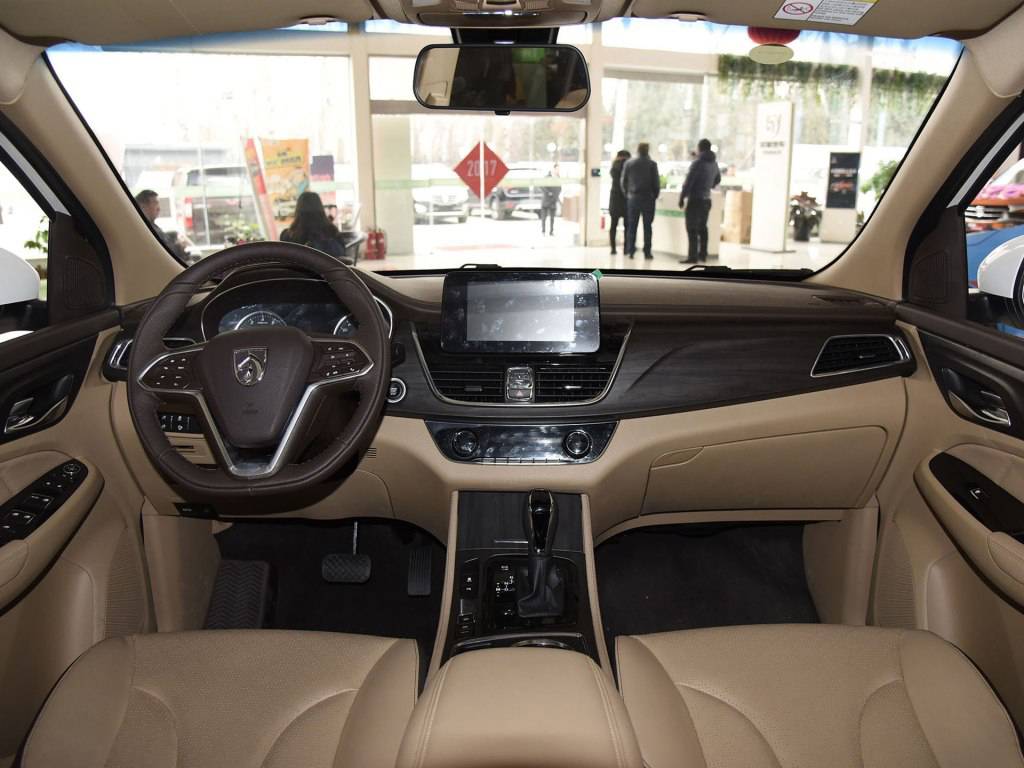 宝骏7301.5t,17款宝骏730尊享型