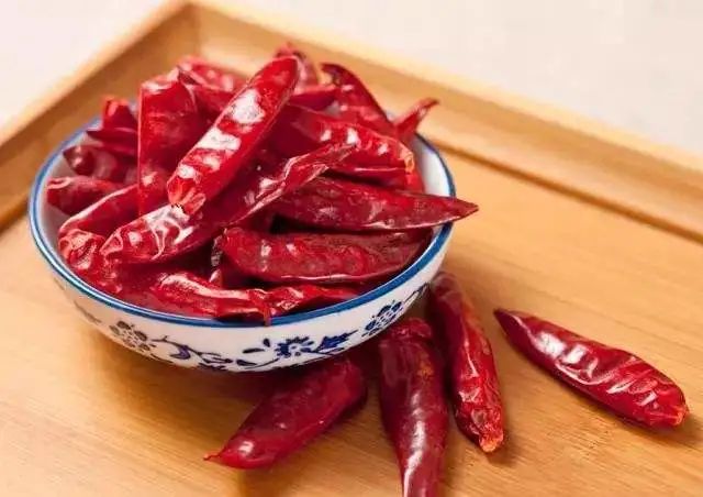 三伏贴四次在同一个穴位吗,三伏贴贴到涌泉穴有什么反应