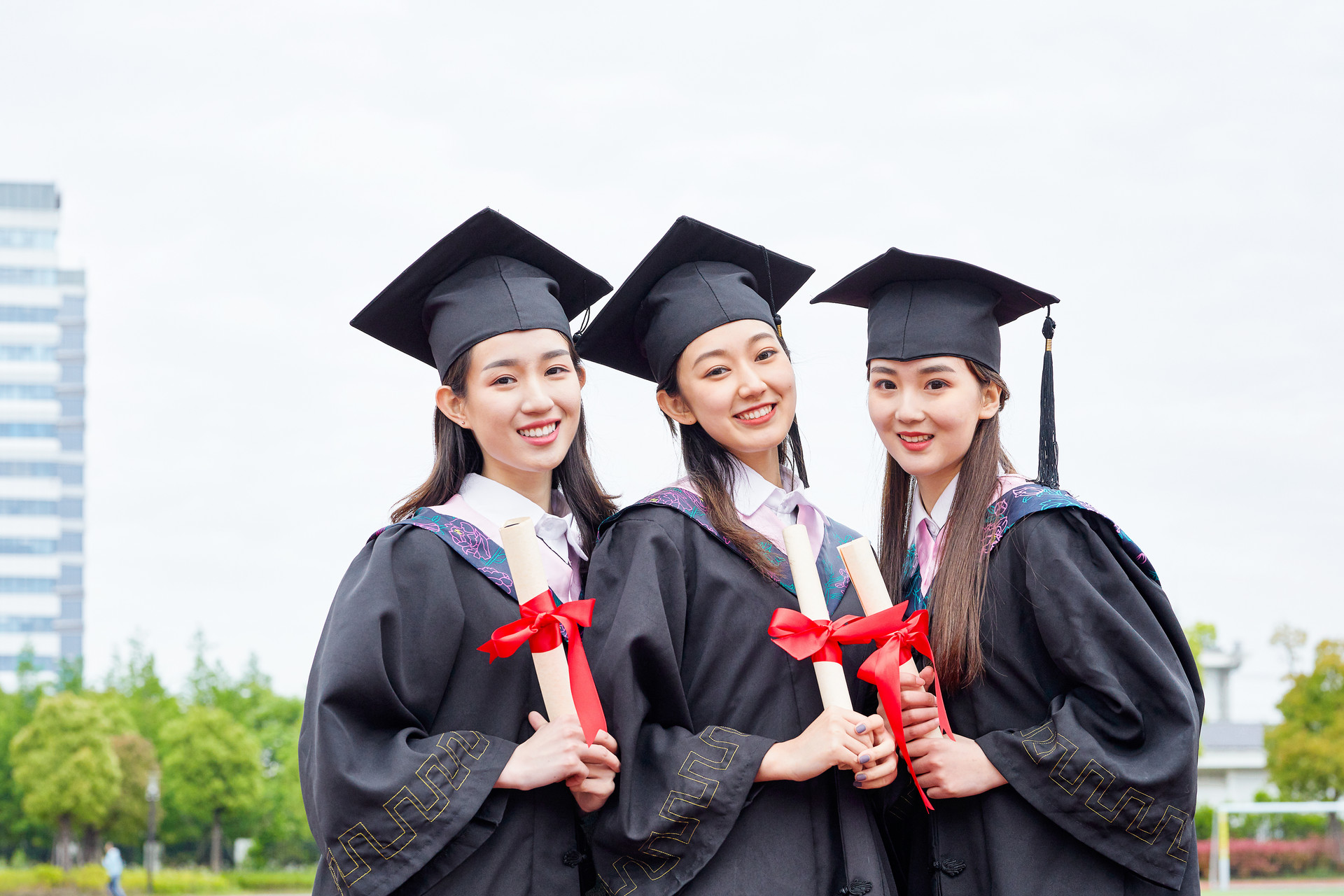 大学生有必要上班吗,大学生有必要做兼职吗英语作文