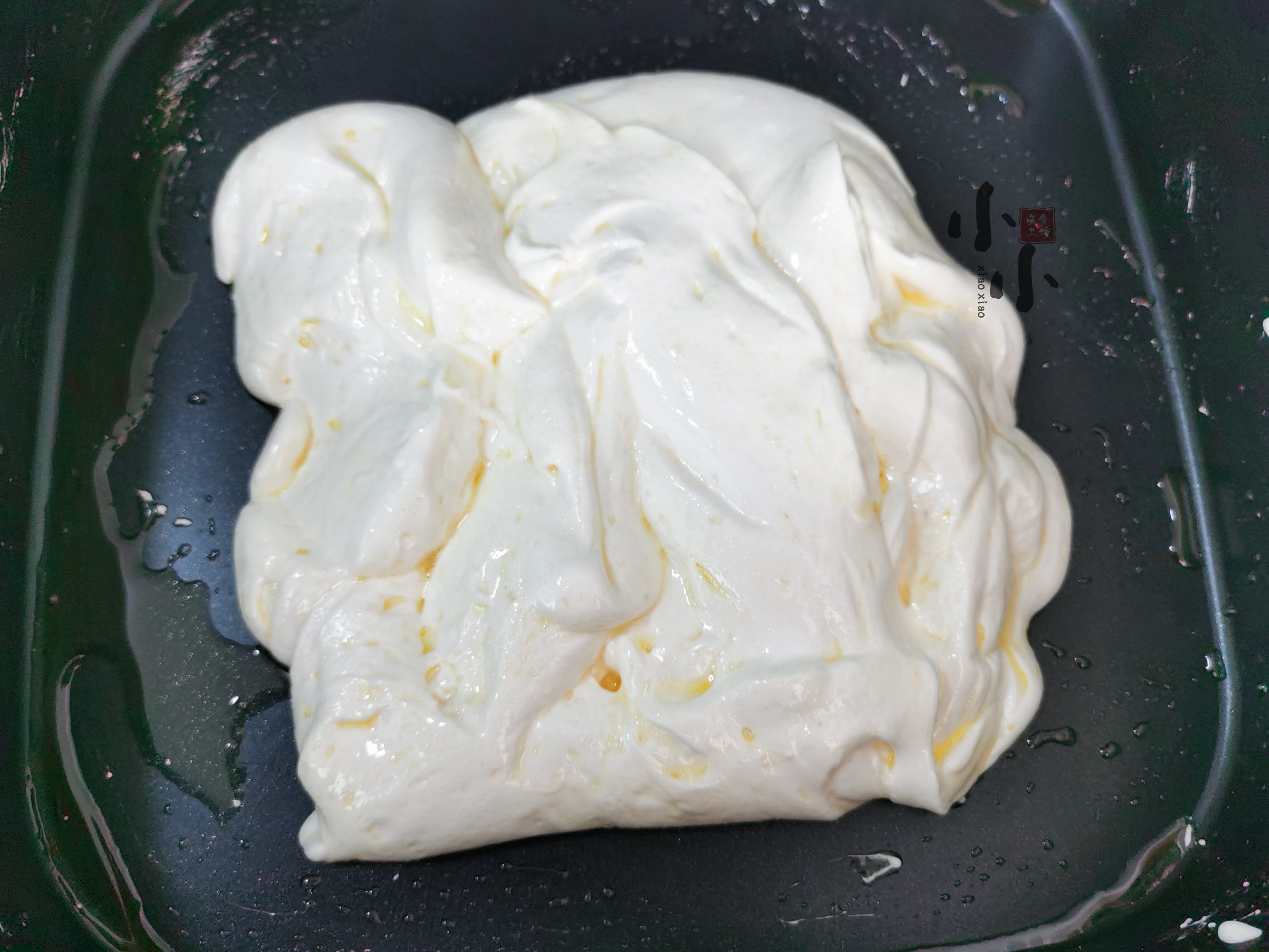 酥脆软糯的牛轧糖好吃到停不下来,绝对不粘锅的牛轧糖的做法步骤