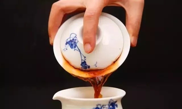 盖碗泡茶很烫,盖碗泡茶防烫使用技巧