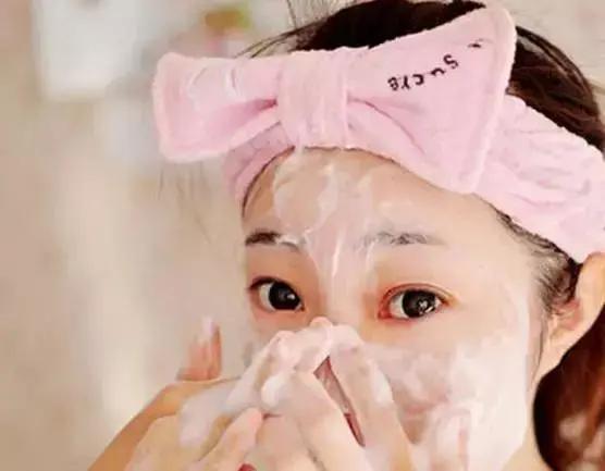 脸黑皮肤粗糙毛孔粗大怎样改善,脸毛孔粗大粗糙暗黄如何护肤