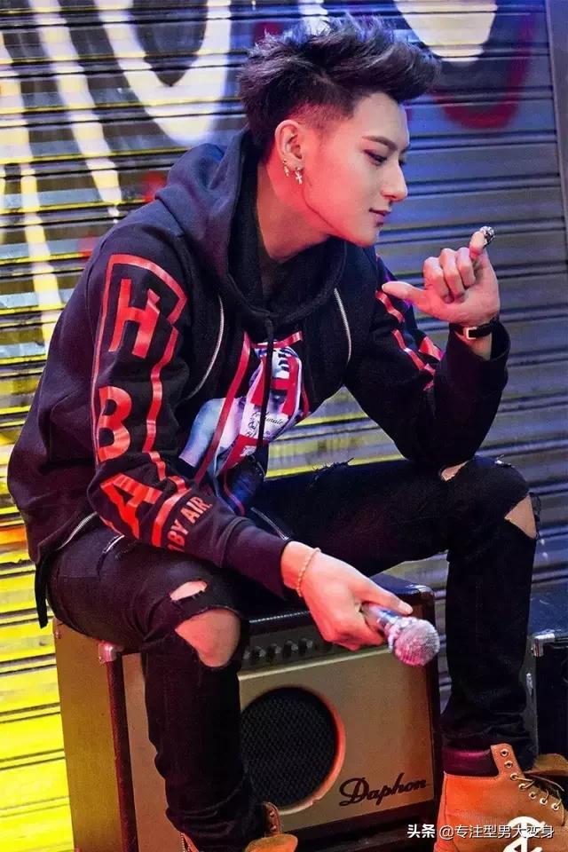 你以为你有双鞋就是潮男吗,你以为一身名牌衣服就是有钱人吗