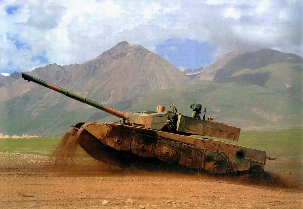 解放军精锐装甲突击群驶出国门,解放军最强装甲突击群