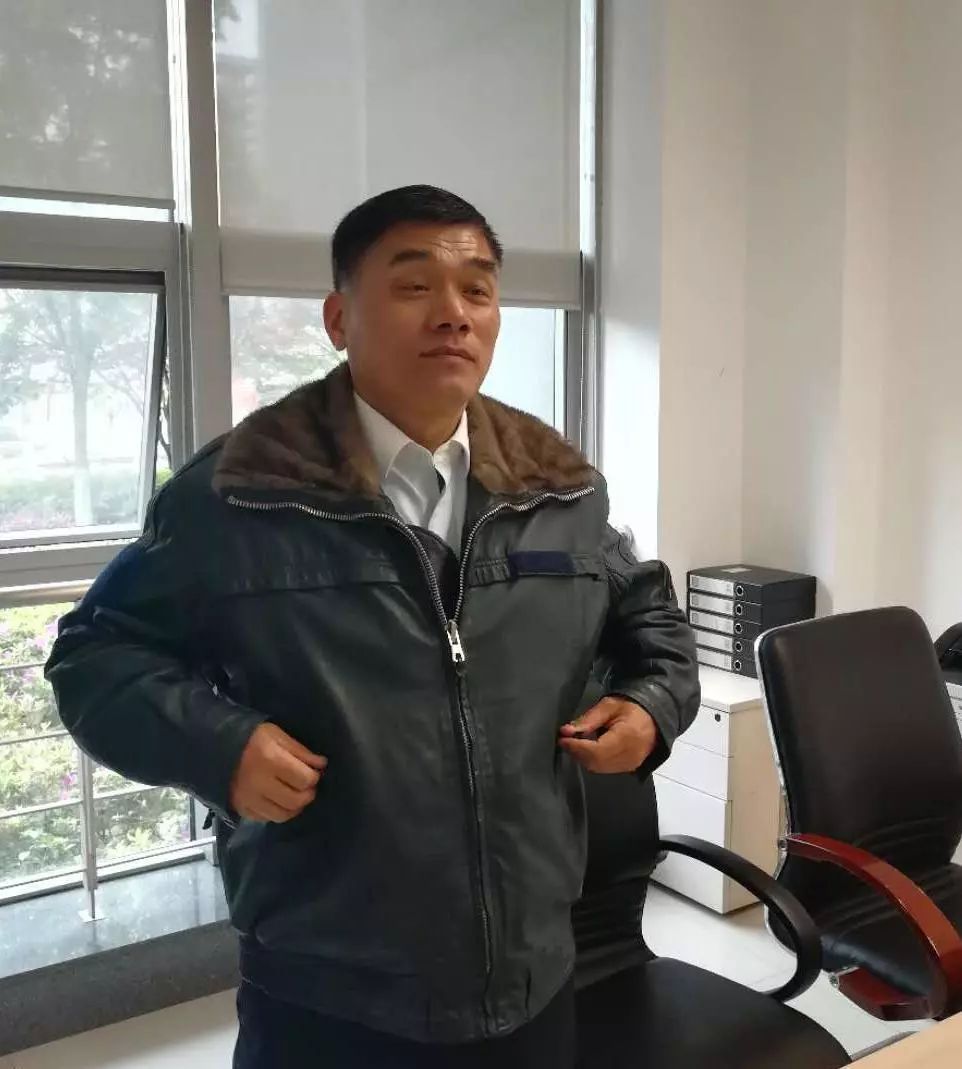 致敬人民海军老战友,致敬人民海军成立75周年