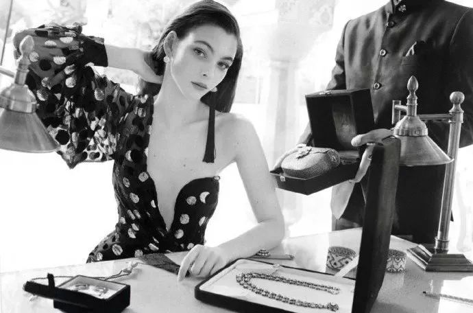 这部豆瓣9.0的《意大利制造》带我们重温时尚起源的精彩！