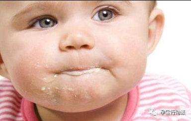 新生儿呕奶和吐奶的区别,宝宝呕奶的处理方法