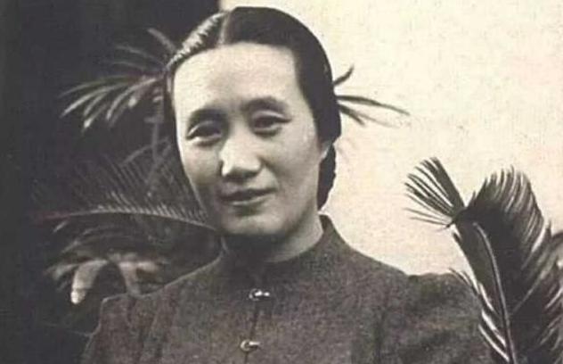 她离婚不要钱只要4个女儿,丈夫笑她养不起,6年后逆袭成商界大佬