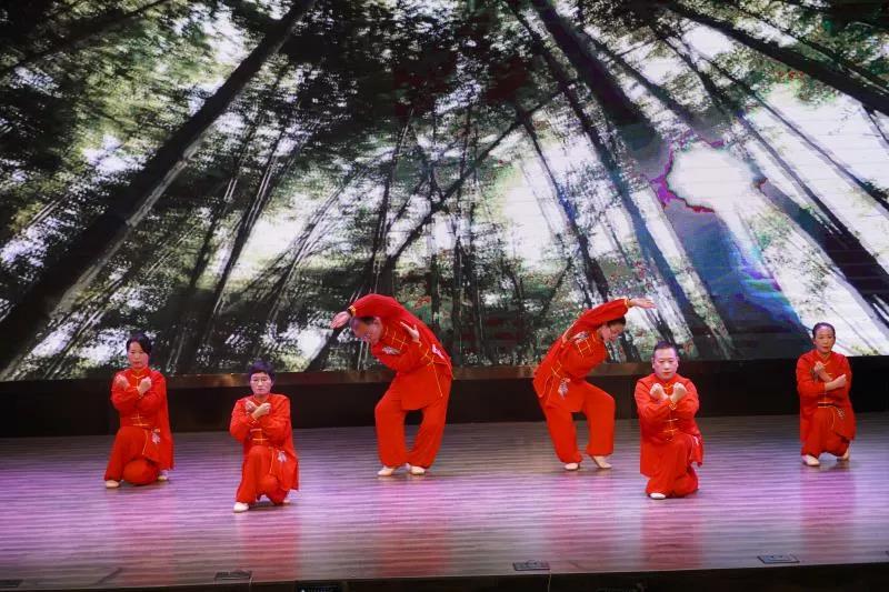 热潮涌动健身气功——洛阳市第十四届运动会健身气功比赛侧记掠影