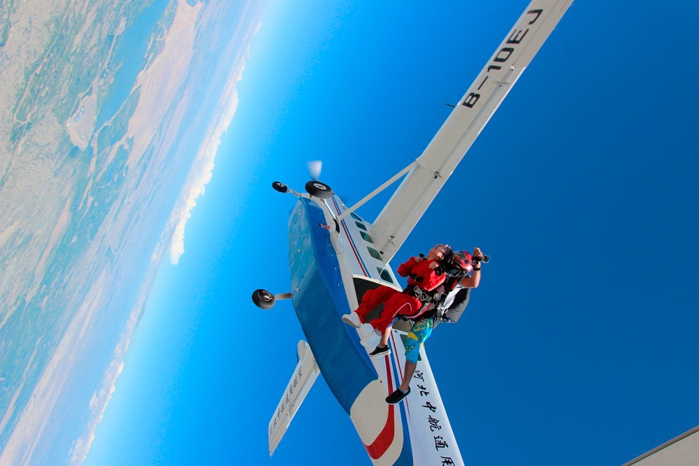 高空跳伞恐怖吗，高空跳伞怎么克服自己的内心恐惧？