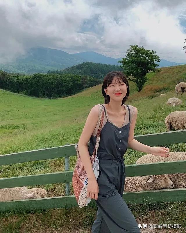 拍照不敢看镜头是自卑吗,拍照不会摆pose这些姿势超好看