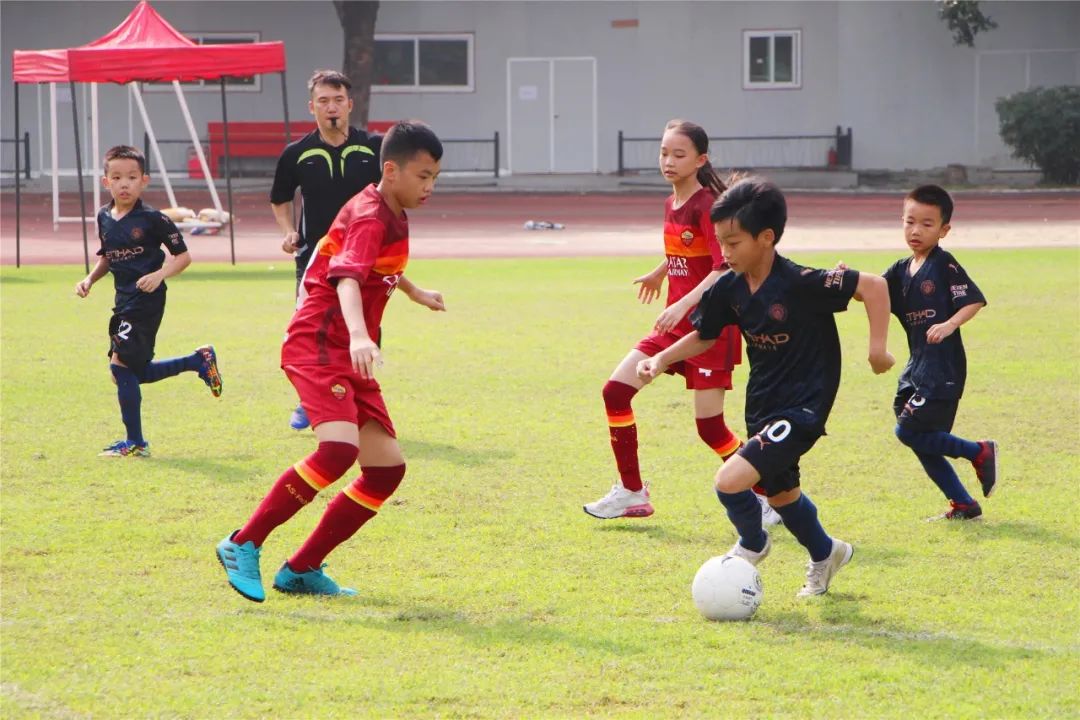 校园足球点燃绿茵梦想,校园足球联赛拉开序幕