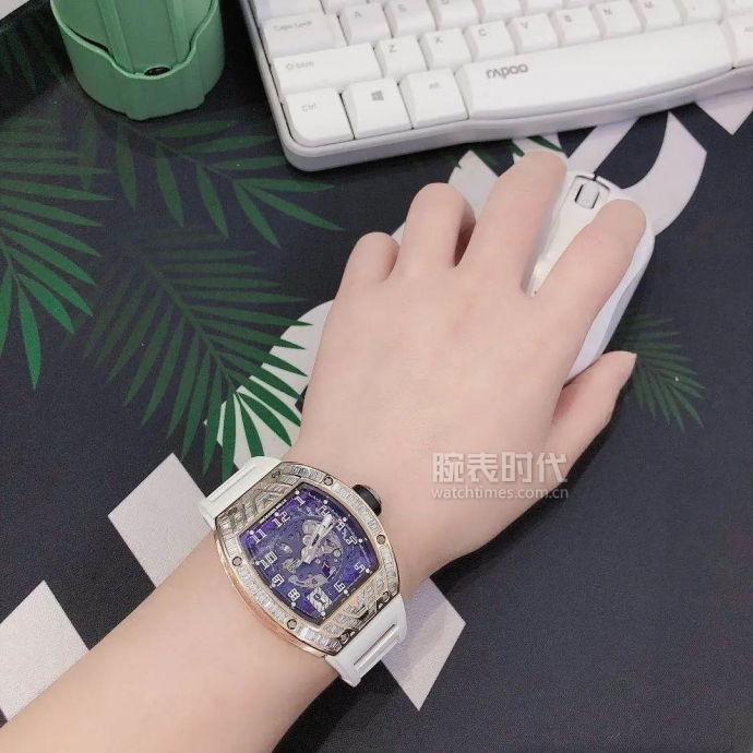 网友晒自己微信好友数量,网友晒1300手表