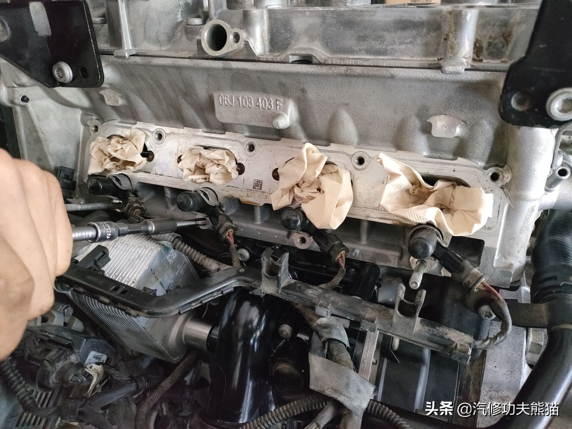 老途观发动机漏油维修,老途观涡轮增压器漏油维修多钱