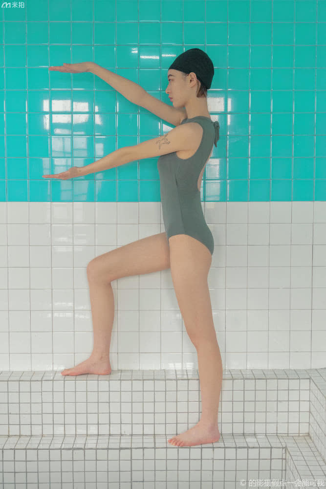 小姐姐拍视频被误会,小姐姐拍照姿势被以为是男生