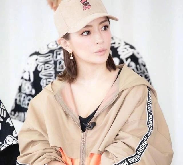 滨崎步双耳失聪了吗,失聪后的滨崎步现状