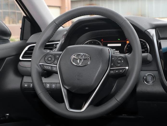 全新丰田凯美瑞2.5g豪华版,商务两不误的轿车