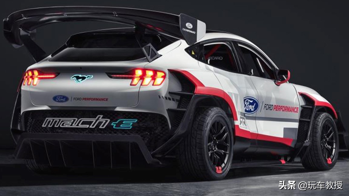 wey坦克300银色量产实车,wey新车坦克300外尺寸