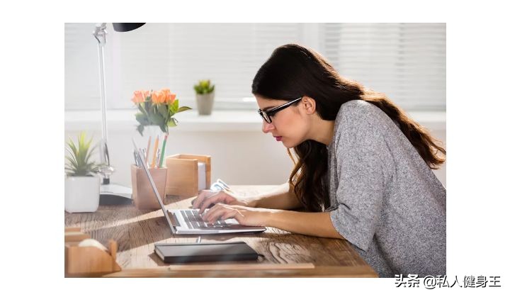 长期玩电脑驼背怎么办,玩电脑形成的驼背怎么改善