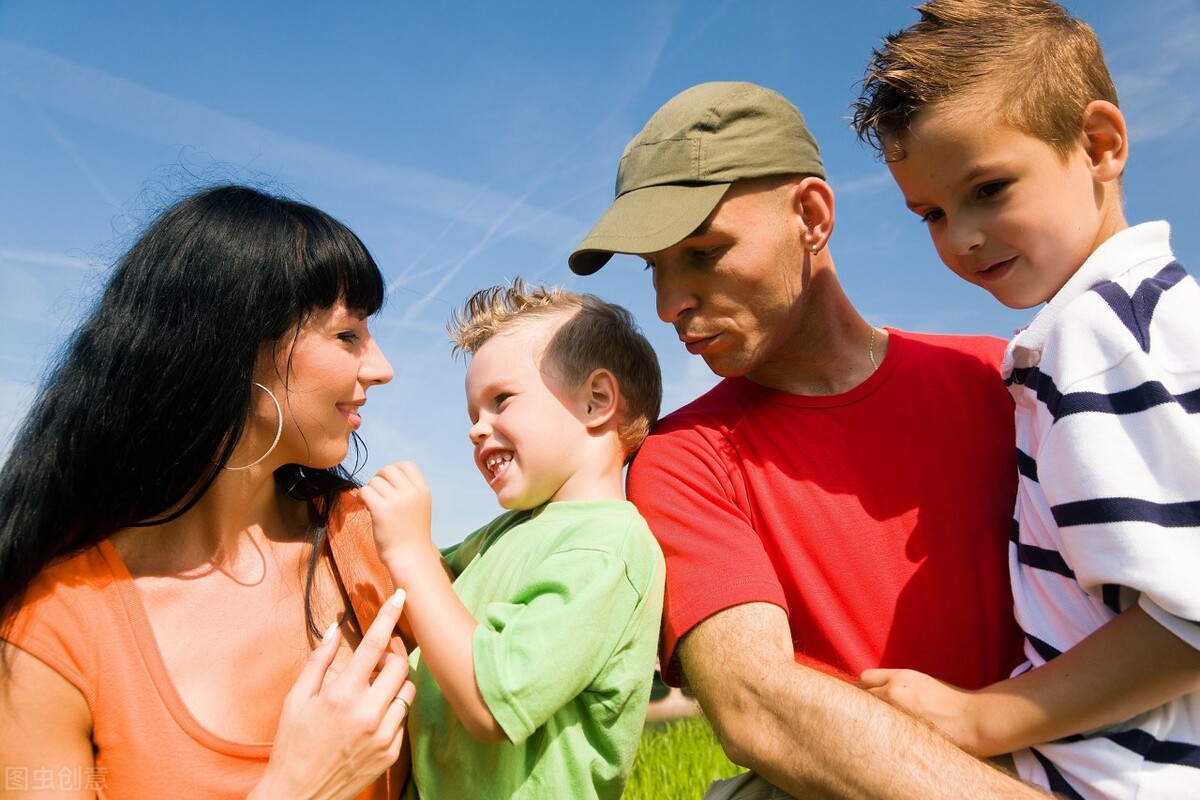 我翻了6千条评论，找了38个故事，为你呈现真实的中国姐弟关系