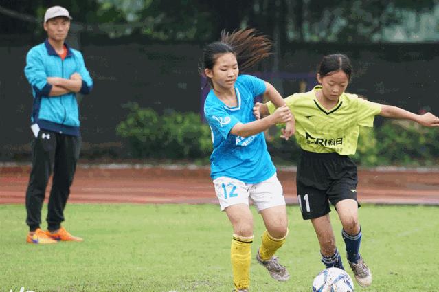 足球小男孩梦想,一个小孩的足球梦想有多难