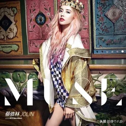 她曾被评为亚洲第一美女,她曾被誉为歌坛天后