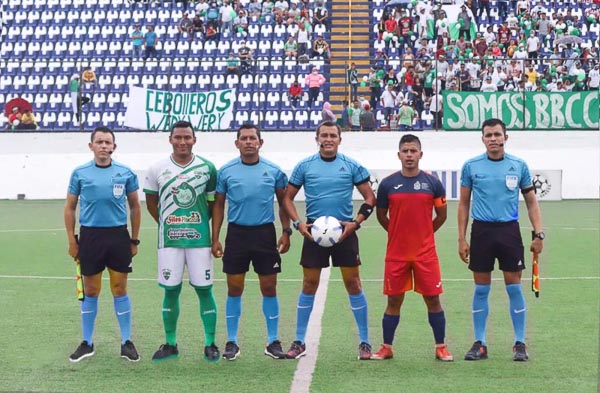 蓝色经典，爱奇座椅绽放中美洲国家足球场