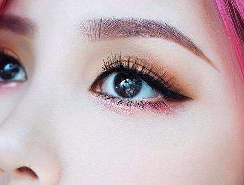 低饱和度眼影盘推荐好上色持久 (细腻不飞粉大牌眼影盘推荐)