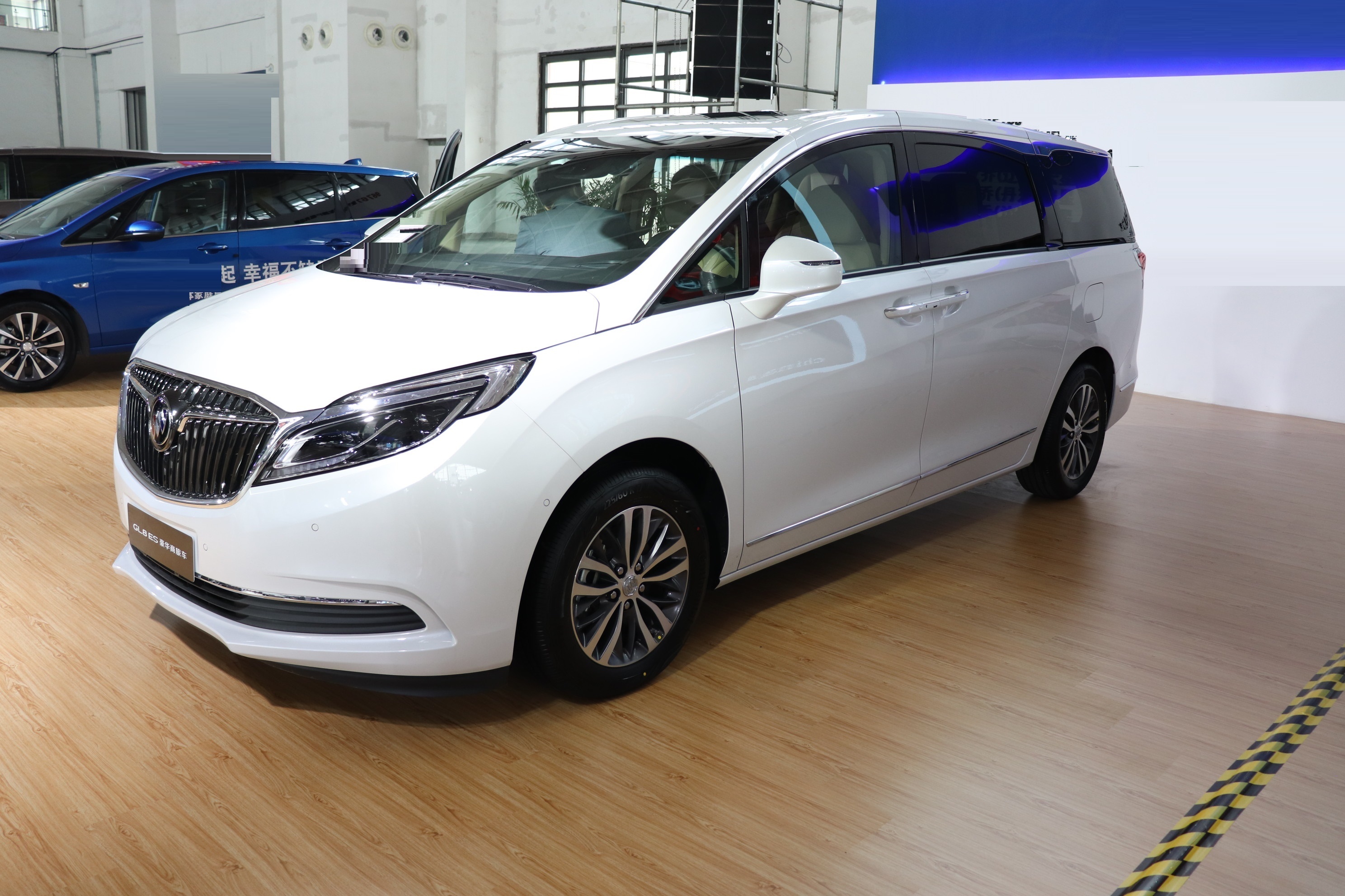 二手汉兰达和gl8哪个值得入手,汉兰达和gl8哪个开着有面子