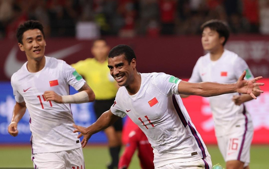 阿兰在国足的高光时刻,阿兰助力国足望晋级18强