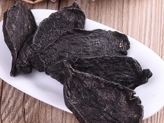 头发干燥枯黄还老是掉？其实头发这样养，黑亮柔滑不掉发！