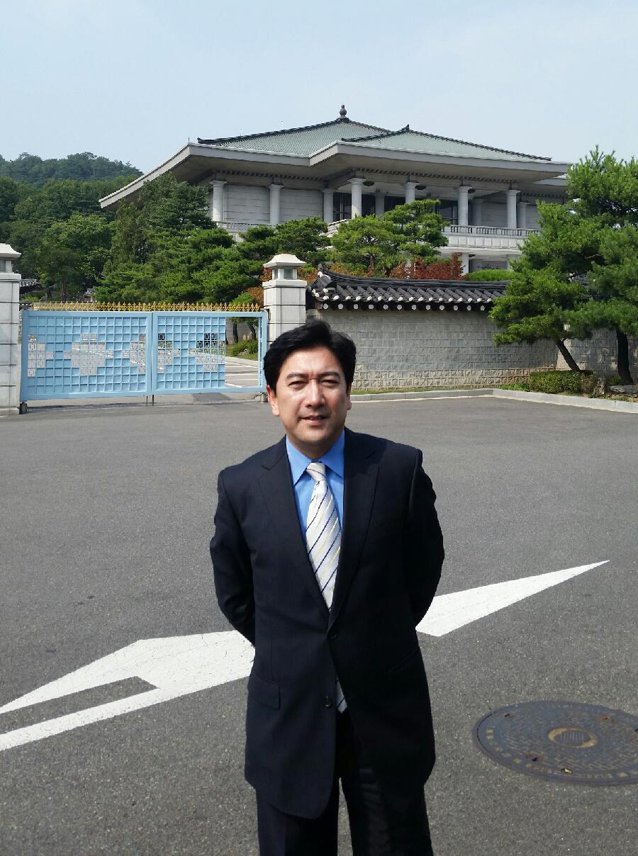 水均益赡养单身残疾大哥，催人泪下手足情