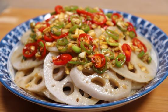 怎么清洗莲藕里面的淤泥,完整莲藕怎么洗干净中间泥