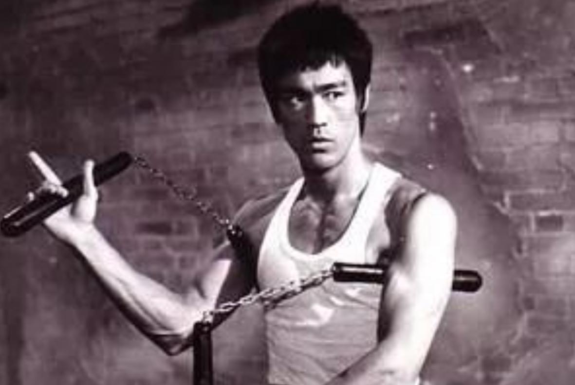 黄霑喝醉酒讨论成龙,2009年成龙事件