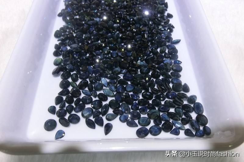 金星买翡翠手镯被坑,花15000买假金手镯