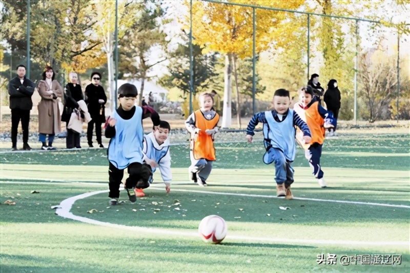 小朋友，来和美丽的秋天约会吧