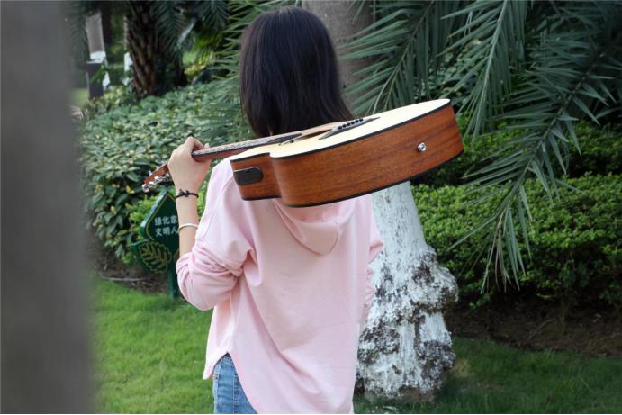 拒绝暴躁老师上线，摊牌吧！选个好吉他你也能一个月学会，比如它