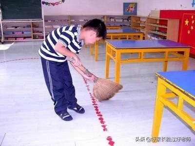 跪谢母亲考生斩获635分，其母亲不仅颜值高，育儿方法更值得学习