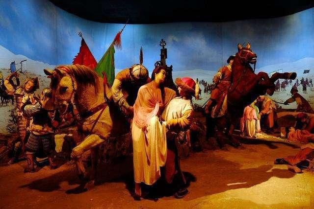 得知自己当皇帝那天，他正在自家的后院踢足球