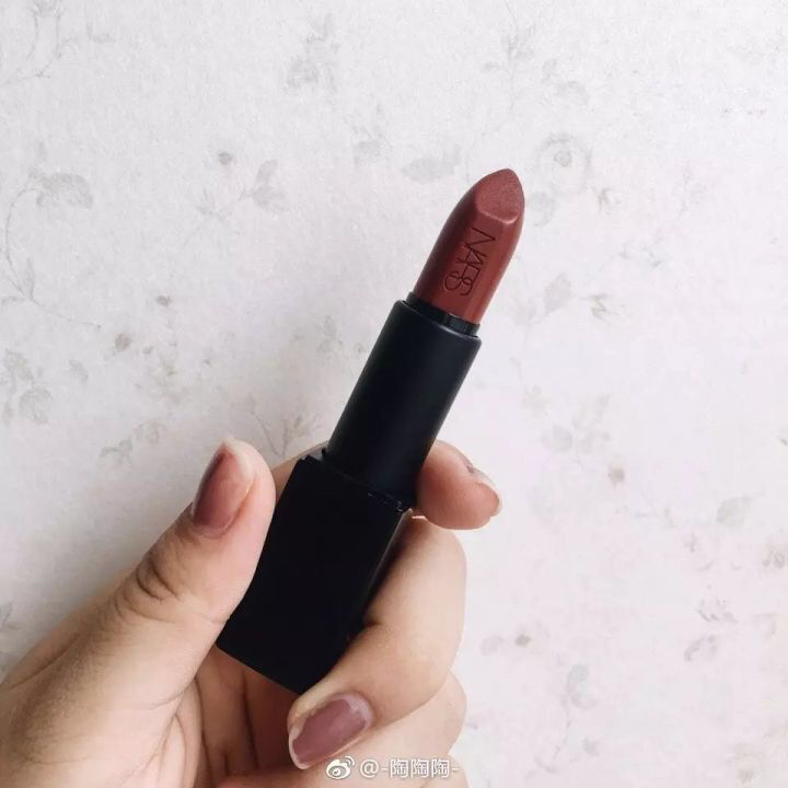秋冬如何选口红不起皮,适合秋冬的口红超惊艳大牌